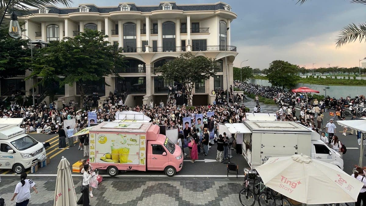 Tinh Hà Say Hi tại Van Phuc City: fan đổ về, Ting Story kín khách