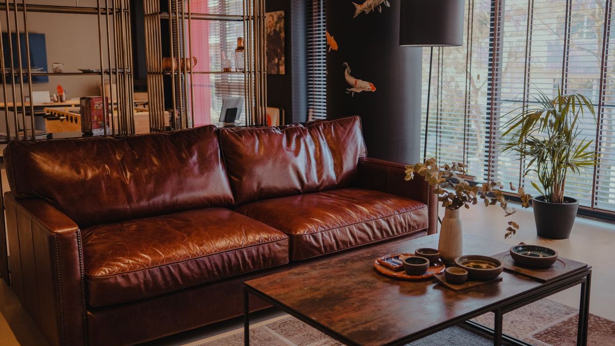 Cách vệ sinh sofa da tại nhà đúng cách, bền đẹp (kèm sofa vải, nỉ)