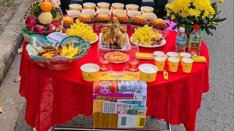Cúng xe mới mua: 6 lễ vật, giờ cúng và bài văn khấn đầy đủ