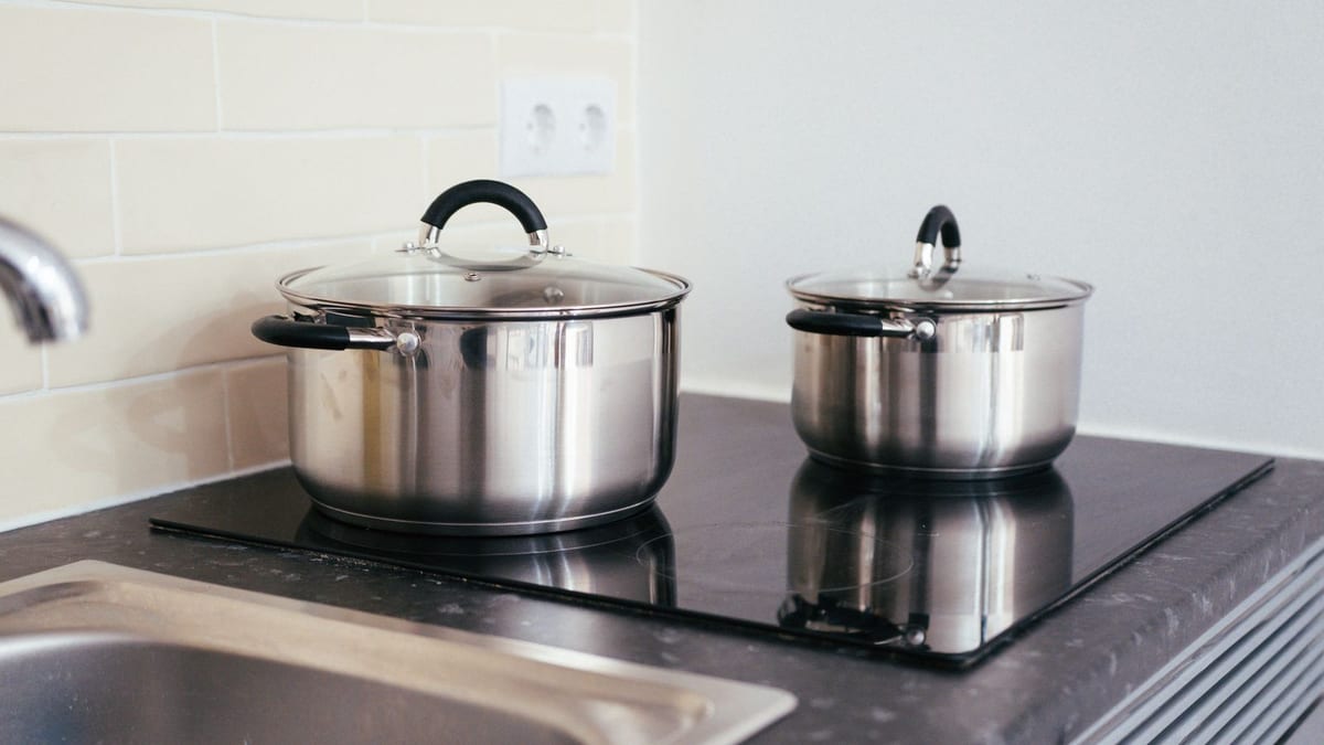 6 cách làm sạch nồi inox bị cháy đen, ố vàng sáng bóng như mới