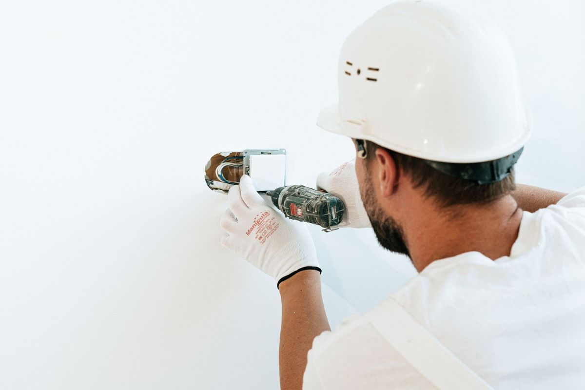 Thuê người làm việc vặt sửa chữa nhỏ trong nhà