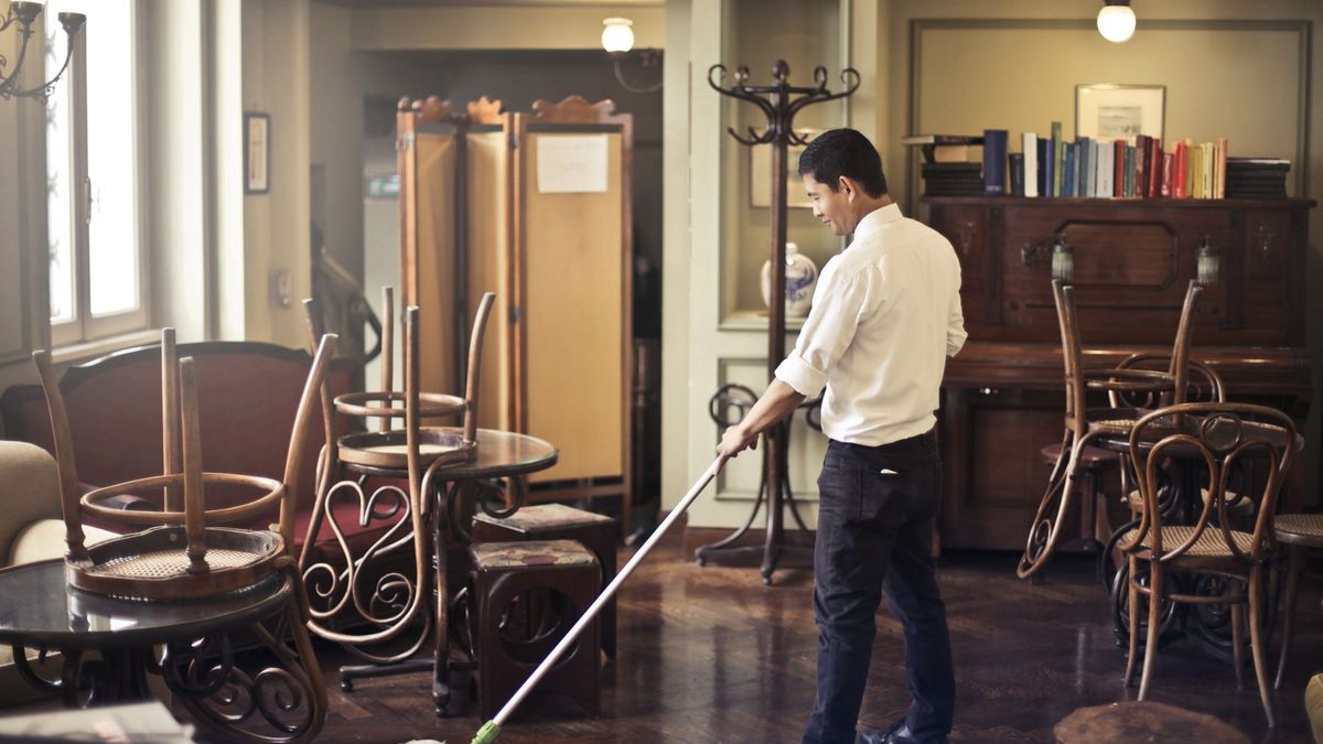Vệ sinh công nghiệp là gì? Quy trình 5 bước và khi nào nên thuê
