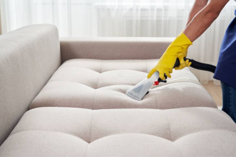 Dịch vụ vệ sinh giặt ghế sofa chuyên nghiệp giúp tiết kiệm thời gian