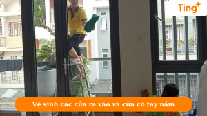 Vệ sinh các cửa ra vào và cửa có tay nắm